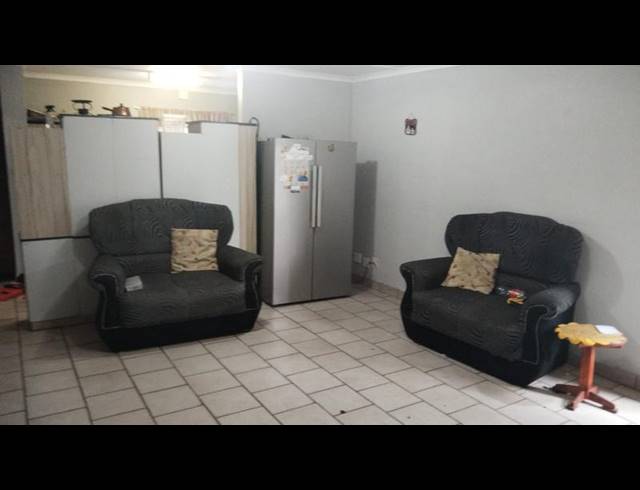 3 BEDROOM PROPERTY TO RENT IN BIRDSWOOD
